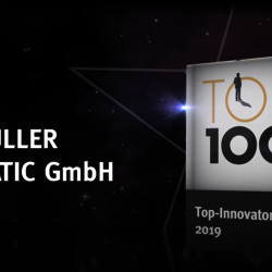 Das Bild zeigt das TOP 100 Innovator Logo 2019 und den Text "AUMÜLLER AUMATIC GmbH" auf einem Weltallhintergrund als Top-Innovator im Mittelstand 2019 auszeichnet